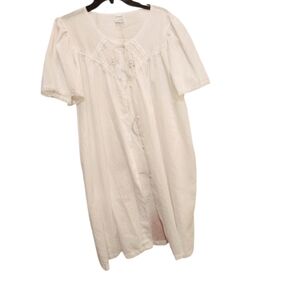 Vintage White Lace Nightgown embroidery details